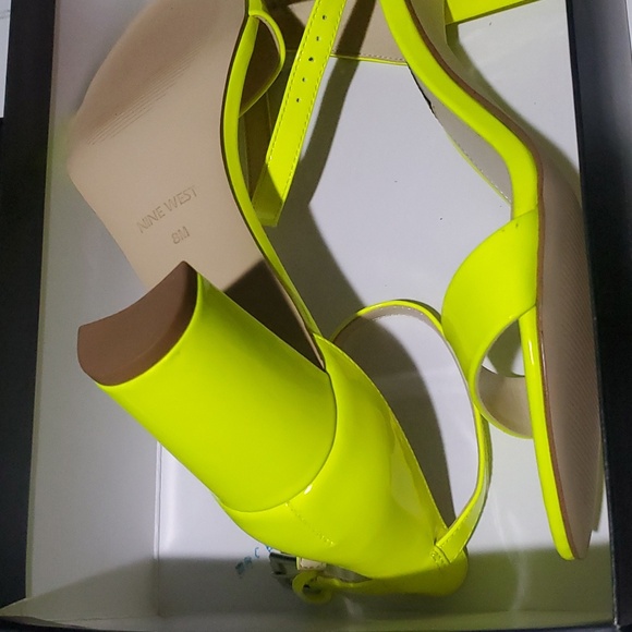 NINE WEST PRUCE ANKLE STRAP BLOCK HEEL SANDALS - YELLOW PATENT - Picture 3 of 3